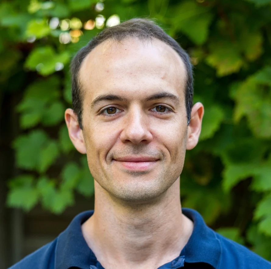 Alex-Petkas-2025-Headshot-1